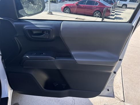 Used 2018 Toyota Tacoma SR w/ SR Convenience Package AWD/4WD image 27