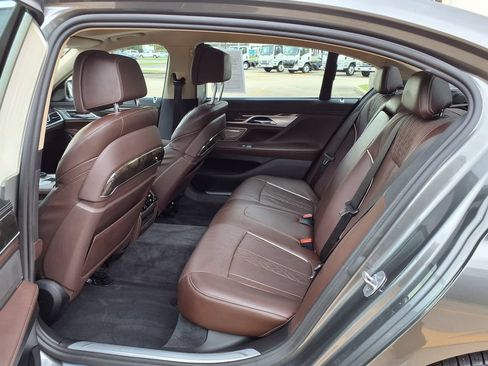 Used 2018 BMW 740i RWD image 13