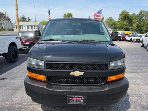 Used 2019 Chevrolet Express 3500 LS RWD image 3