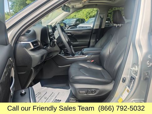 Used 2022 Toyota Highlander Limited AWD/4WD image 11
