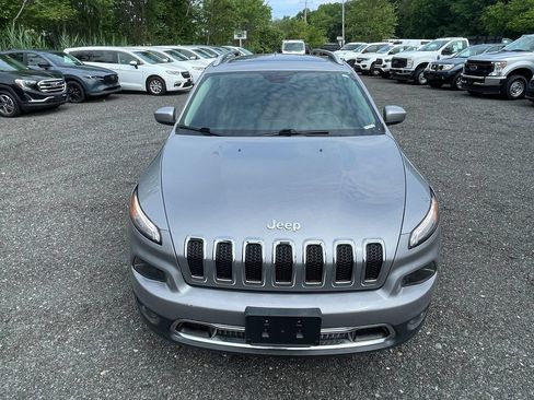Used 2017 Jeep Cherokee Limited AWD/4WD image 3