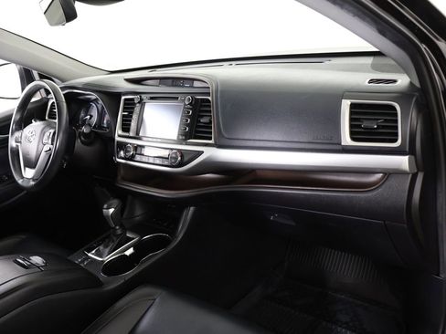 Used 2019 Toyota Highlander XLE AWD/4WD image 30