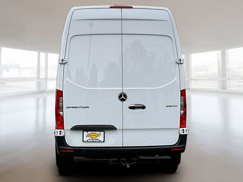 Used 2025 Mercedes-Benz Sprinter 2500 image 5