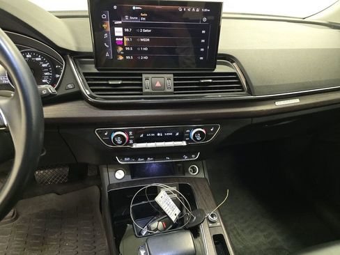 Used 2023 Audi Q5 2.0T Premium w/ Convenience Package AWD/4WD image 4