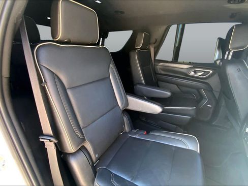 Used 2021 GMC Yukon SLT w/ Rear Media and Nav Package AWD/4WD image 18