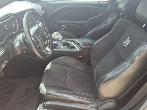 Used 2017 Dodge Challenger R/T Scat Pack w/ Leather Interior Group RWD image 7