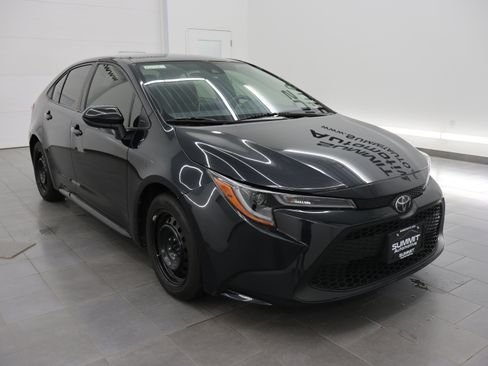 Used 2021 Toyota Corolla LE FWD image 2