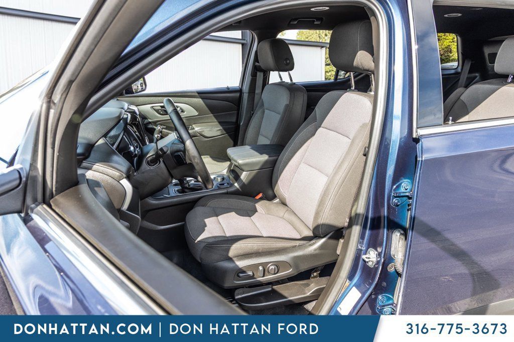 Used 2023 Chevrolet Traverse LT AWD/4WD image 16