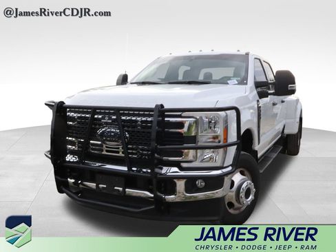 Used 2023 Ford F350 XLT AWD/4WD image 3