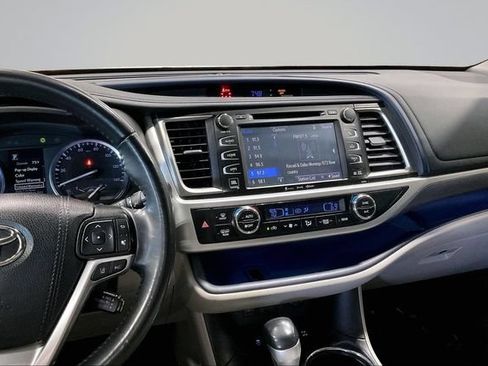 Used 2019 Toyota Highlander Limited AWD/4WD image 8