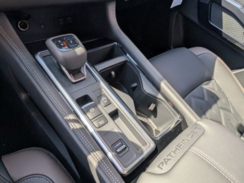 New 2026 Nissan Pathfinder Platinum FWD image 12