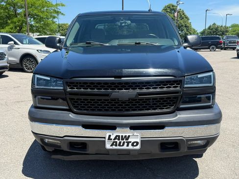 Used 2005 Chevrolet Avalanche Z71 w/ Preferred Equipment Group AWD/4WD image 2