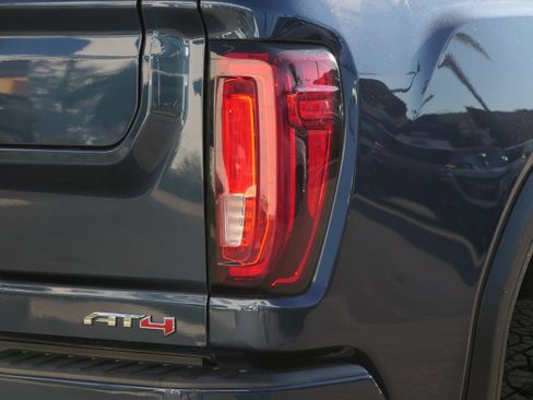 Used 2023 GMC Sierra 2500 AT4 image 7