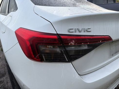 Used 2023 Honda Civic Sport image 9