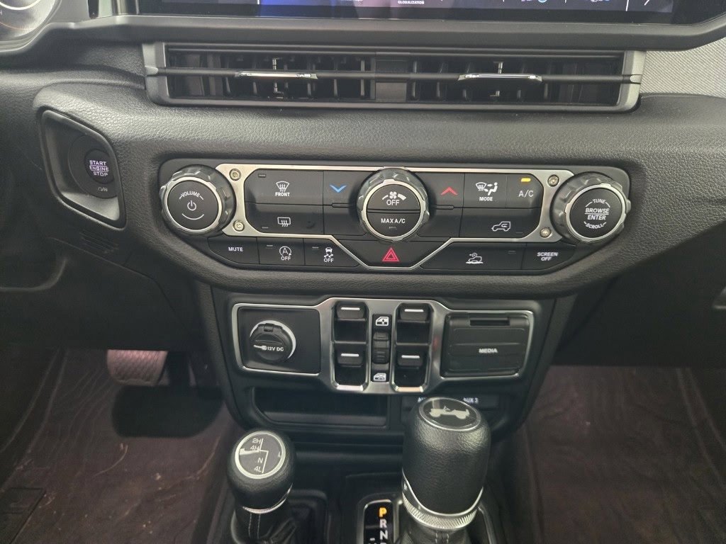 Used 2024 Jeep Wrangler Unlimited Sport AWD/4WD image 10