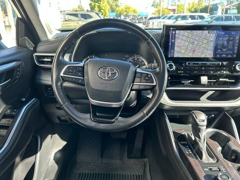 Used 2022 Toyota Highlander Platinum AWD/4WD image 14