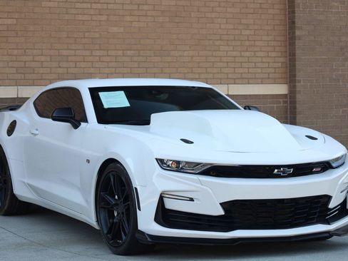 Used 2021 Chevrolet Camaro SS RWD image 7