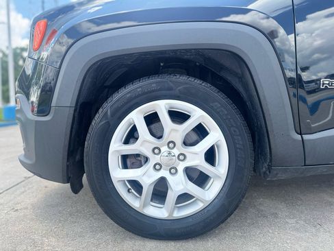 Used 2017 Jeep Renegade Latitude FWD image 15