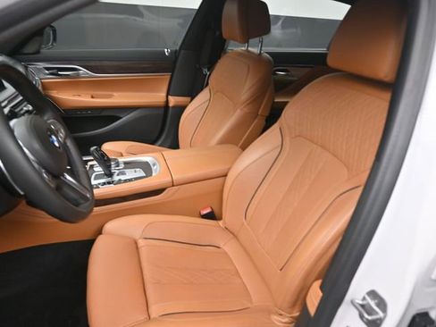 Used 2020 BMW 740i w/ M Sport Package image 33