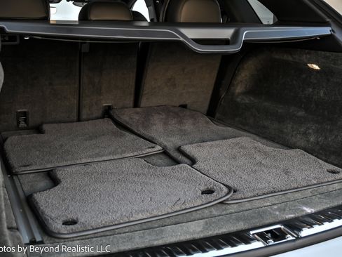 Used 2023 Bentley Bentayga image 15