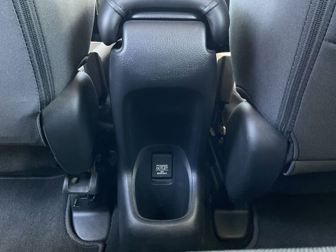 Used 2019 Honda HR-V LX image 12