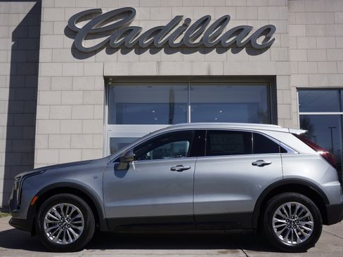 Used 2025 Cadillac XT4 Premium Luxury image 10