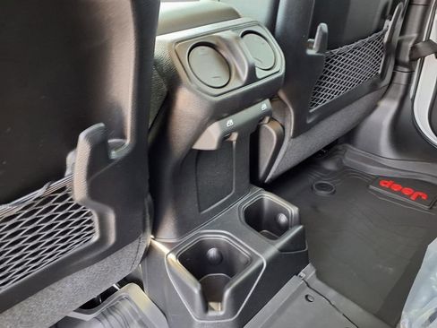 New 2026 Jeep Gladiator Sahara image 24