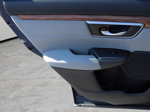 Used 2018 Honda CR-V EX image 3