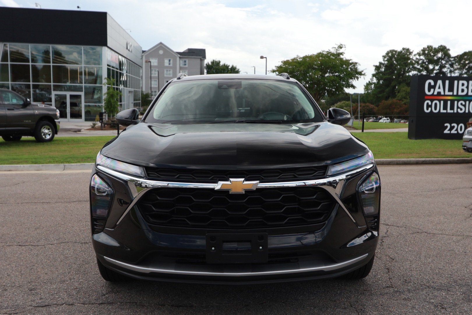 Used 2025 Chevrolet Trax LT w/ LT Convenience Package FWD image 8
