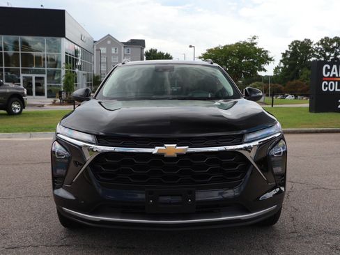 Used 2025 Chevrolet Trax LT w/ LT Convenience Package FWD image 8