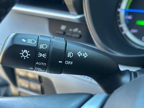 Used 2021 Toyota Highlander LE AWD/4WD image 39