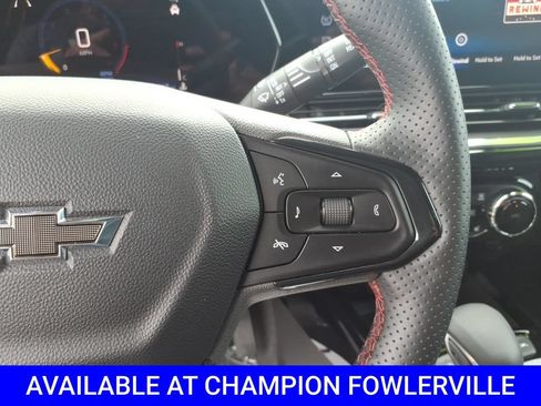 Used 2025 Chevrolet Trax RS w/ Sunroof Package FWD image 18