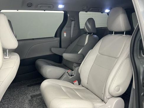 Certified 2020 Toyota Sienna XLE image 10