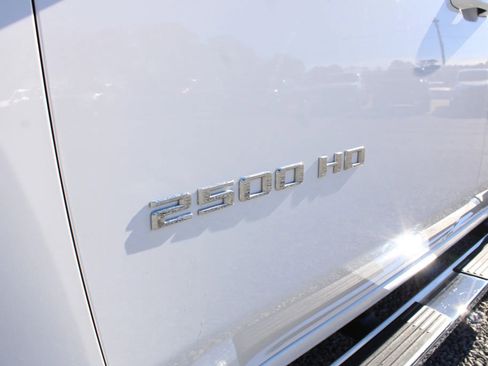 Used 2023 Chevrolet Silverado 2500 LT w/ Convenience Package image 4