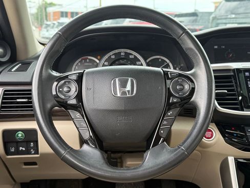 Used 2016 Honda Accord Touring image 14