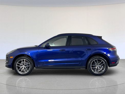 Used 2025 Porsche Macan image 2