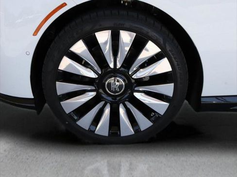 Certified 2024 Rolls-Royce Spectre Base image 11