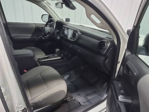 Used 2022 Toyota Tacoma SR AWD/4WD image 15