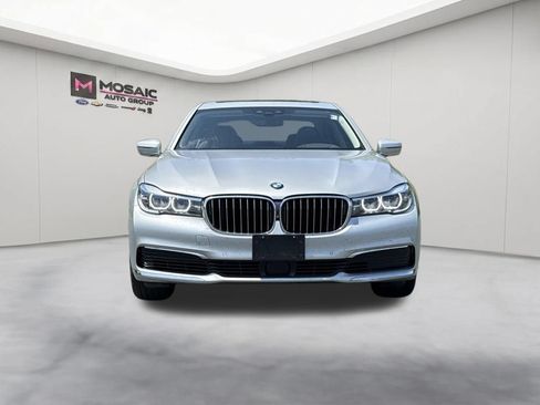 Used 2019 BMW 740e xDrive AWD/4WD image 3