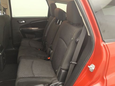 Used 2019 Dodge Journey SE w/ Blacktop Package FWD image 18