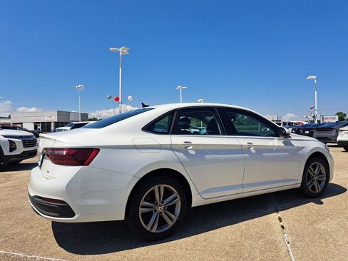 Used 2023 Volkswagen Jetta SE FWD image 5