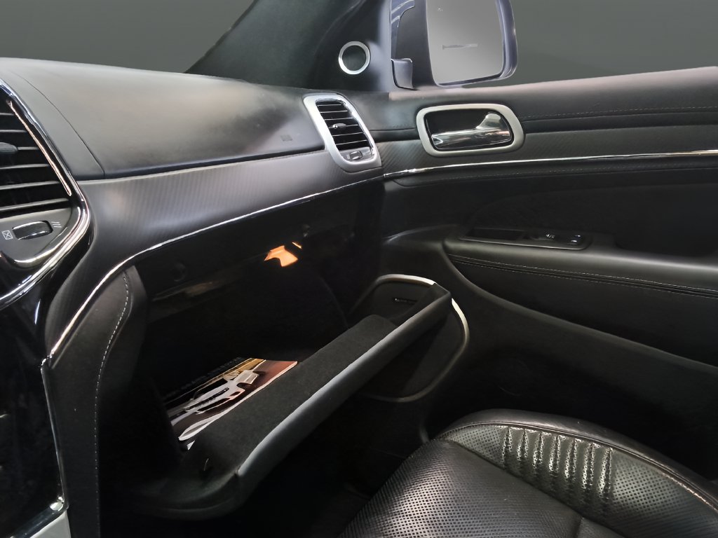 Used 2021 Jeep Grand Cherokee SRT AWD/4WD image 30