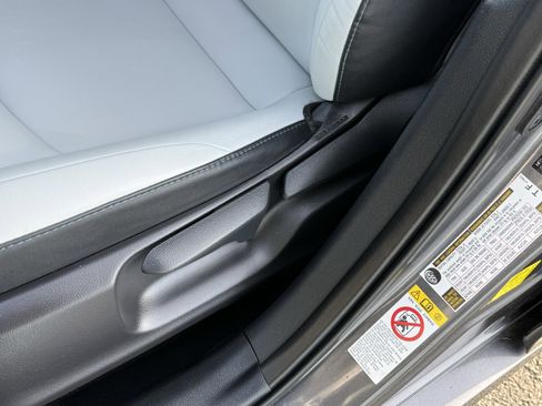 Used 2022 Toyota Prius XLE image 24