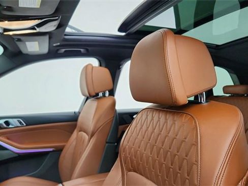 Used 2024 BMW X5 xDrive40i w/ M Sport Package image 33