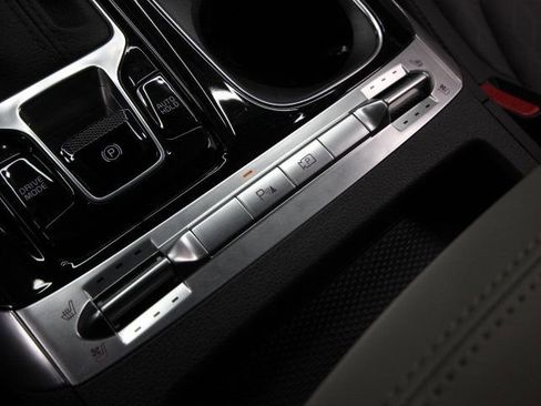 Used 2022 Kia Carnival SX image 24