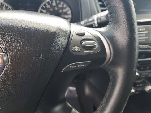 Used 2020 Nissan Pathfinder SV image 30