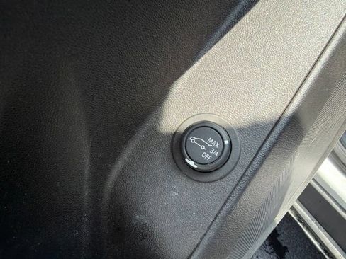 Used 2020 Chevrolet Equinox LT FWD image 25