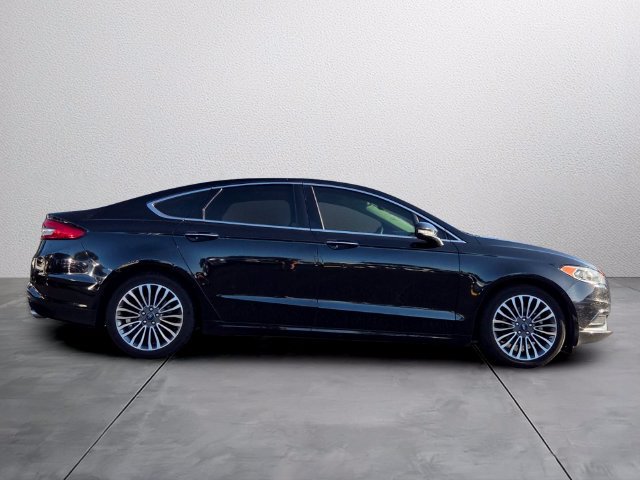 Used 2018 Ford Fusion SE w/ Fusion SE Technology Package FWD image 5