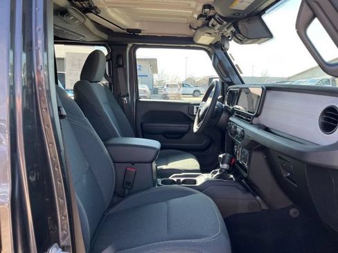 Used 2024 Jeep Wrangler Unlimited Sport AWD/4WD image 18