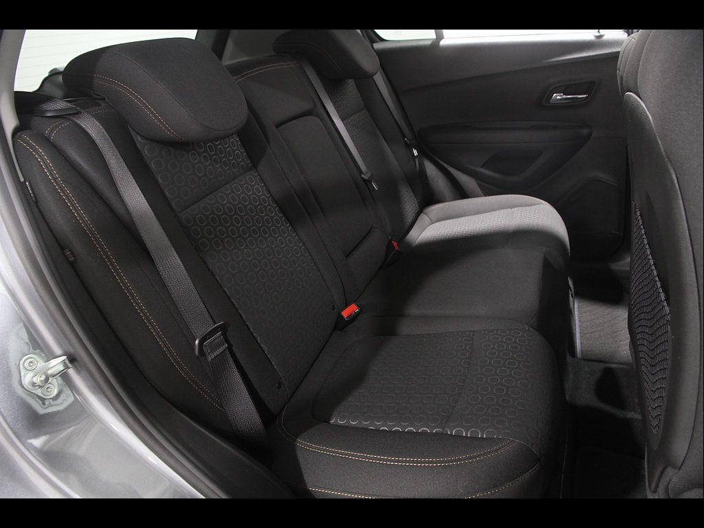 Used 2020 Chevrolet Trax LS w/ Tint and Cruise Package FWD image 16